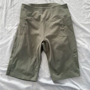 UNIQLO AIRism Biker Shorts (Olive Green, Size M)
